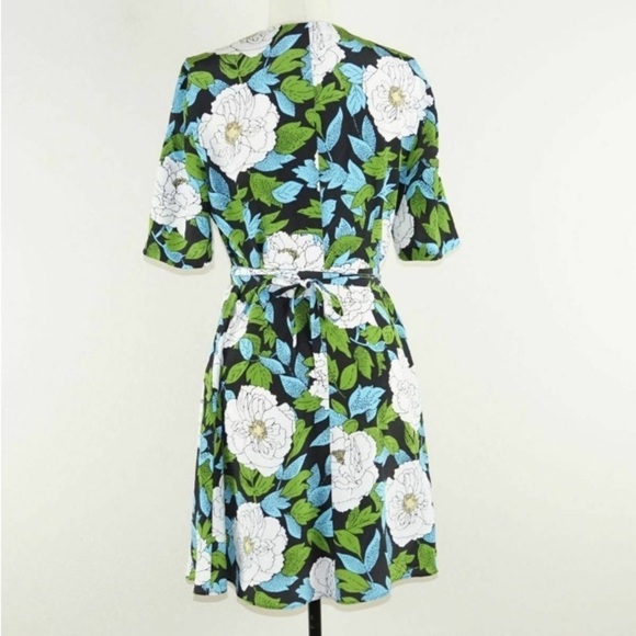 Diane Von Furstenberg Savilla Wrap Silk Floral Mini Dress Sz 4 Resortwear Luxury - Picture 12 of 16